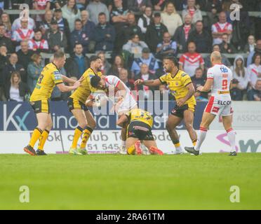 St Helens, Merseyside, Angleterre 30th juin 2023. St Helens James Bell s'est attaqué par Castleford, pendant le St Helens Rugby football Club V Castleford Tigers au stade totalement Wicked, The Betfred Super League (Credit image: ©Cody Froggatt/Alay Live news) Banque D'Images