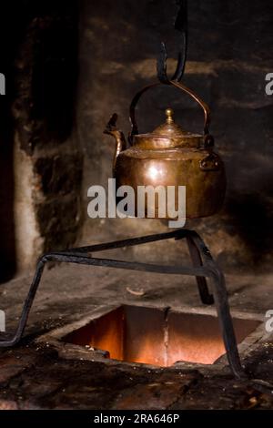 Faites un bol sur la cuisinière, Den gamle by Open Air Museum, Aarhus, Midtjylland, Danemark Banque D'Images