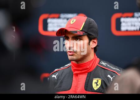 Spielberg, Mezzolombardo, Autriche. 1st juillet 2023. Le pilote espagnol Carlos Sainz Jr ( Scuderia Ferrari) parle aux médias après le sprint Shootout au circuit Red Bull Ring à Spielberg, Autriche (Credit image: © Daisy Facinelli/ZUMA Press Wire) USAGE ÉDITORIAL SEULEMENT! Non destiné À un usage commercial ! Banque D'Images