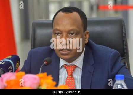 Addis-Abeba, Éthiopie. 30th juin 2023. Le ministre éthiopien des Transports et de la Logistique, Alemu Sime, parle lors d'une réunion de haut niveau sur le thème "Construction de la ceinture et de la route entre la Chine et l'Éthiopie" à Addis-Abeba, en Éthiopie, au 30 juin 2023. Vendredi, des experts et des décideurs éthiopiens ont salué la Belt and Road Initiative (BRI), proposée par la Chine, comme une plate-forme de coopération mutuellement bénéfique pour l'avancement du développement socio-économique en Éthiopie et au-delà. POUR ALLER AVEC « les responsables éthiopiens, les experts saluent la BRI comme une coopération mutuellement bénéfique » crédit : Michael Tewelde/Xinhua/Alay Live News Banque D'Images