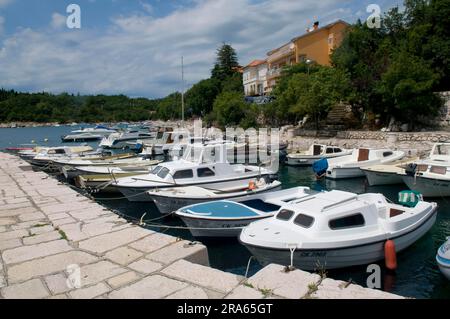 Bateaux dans le port, Crikvenica, golfe de Kvarner, Croatie Banque D'Images