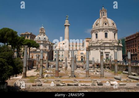 Forums romains impériaux, Foro Traiano, Colonna Traiano, Eglise de Santa Maria Di Loreto, Eglise Santissimo Nome Di Maria, colonne de Trajan, Rome, Latium Banque D'Images