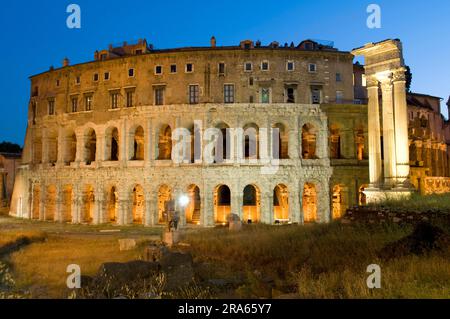 Théâtre de Marcellus et Temple d'Apollon, de Sosius, marché aux légumes 'Forum Holatorion', Rome, Lazio, Italie Banque D'Images