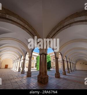 Cloîtres du monastère royal de Saint-Domingue - Jaen, Espagne Banque D'Images