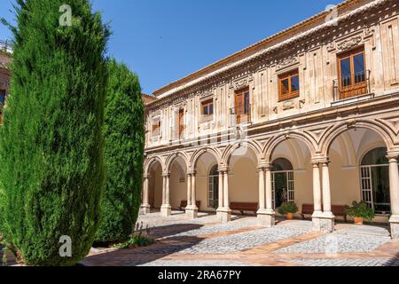 Cloîtres du monastère royal de Saint-Domingue - Jaen, Espagne Banque D'Images