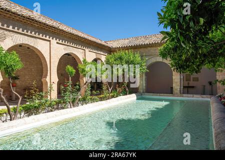 Cour de l'église la Magdalena - ancienne cour d'ablutions de la mosquée - Jaen, Espagne Banque D'Images