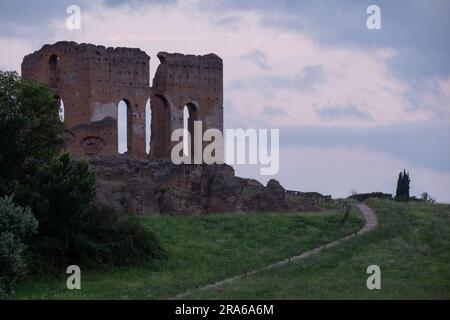 30 juin 2023, Rome, Italie: Détail de la Villa dei Quintili dans le Parc archéologique Appia Antica de Rome (Credit image: © Matteo Nardone/Pacific Press via ZUMA Press Wire) USAGE ÉDITORIAL SEULEMENT! Non destiné À un usage commercial ! Banque D'Images