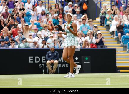 1st juillet 2023; Devonshire Park, Eastbourne, East Sussex, Angleterre: Rothesay International Eastbourne, jour 6, Madison Keys (Etats-Unis) célèbre sa victoire après le match final des femmes célibataires contre Daria Kasatkina Banque D'Images