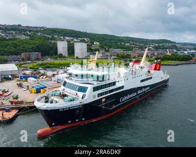 Port Glasgow, le 1st juillet 2023. Dernières vues du traversier de passagers MV Glen Sannox en construction au chantier naval Ferguson de Port Glasgow, sur la rivière Clyde. Le traversier semble être en voie d'achèvement avec une grande partie de l'équipement maritime installé à l'extérieur du navire. Le gouvernement écossais a annoncé d'autres augmentations de coûts et des retards dans la construction du navire qui ne naviguera plus aujourd'hui avant 2024. Iain Masterton/Alay Live News Banque D'Images