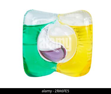 Capsule de poudre liquide de gel multicolore de lavage isolée sur fond blanc Banque D'Images