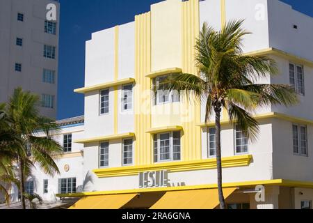 Miami Beach, Floride, États-Unis. Façade colorée de l'hôtel Leslie, Ocean Drive, quartier architectural de Miami Beach, South Beach. Banque D'Images