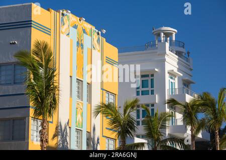 Miami Beach, Floride, États-Unis. Façades Art déco colorées, Ocean Drive, quartier architectural de Miami Beach, South Beach. Banque D'Images