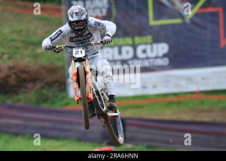 1st juillet 2023, Daolasa di Commezzadura, Val di Sole, Trentin, Italie; Coupe du monde UCI Mountain Bike ; course de descente, Thibaut Daprela (FRA) Banque D'Images