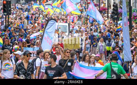 Défilé de fierté de Londres de Hyde Park Corner à Westminster, célébrant la communauté LGBTQ de Londres. Londres, Royaume-Uni. 1st juillet 2023. Banque D'Images