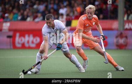 Anvers, Belgique. 01st juillet 2023. Le joueur belge John-John Dohmen se bat pour le ballon lors d'un match de hockey entre l'équipe nationale belge Red Lions et les pays-Bas, match 10/12 dans l'étape de groupe de la Ligue Pro FIH 2023, samedi 01 juillet 2023 à Anvers. BELGA PHOTO VIRGINIE LEFOUR crédit: Belga News Agency/Alay Live News Banque D'Images