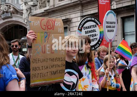 Londres, Royaume-Uni. 1st juillet 2023. People march The Pride in London Parade 2023. Laura Gaggero/Alamy Live News Banque D'Images
