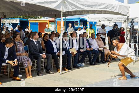 KRALENDIJK - Ministre Hugo de Jonge (logement public et aménagement du territoire) (3-L) lors de la commémoration de l'esclavage sur Bonaire. Sur Keti Koti, on se souvient qu'il y a exactement 150 ans, l'esclavage a pris fin sous le régime hollandais. ANP STEPHAN KOGELMAN pays-bas sortie - belgique sortie Banque D'Images