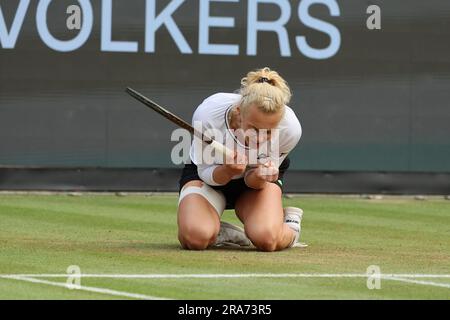 Bad Homburg, Allemagne. 01st juillet 2023. Tennis: WTA Tour, célibataires, femmes, finale, Bronzetti (ITA) - Siniakova (CZE). Katerina Siniakova réagit. Credit: Jörg Halisch/dpa/Alamy Live News Banque D'Images