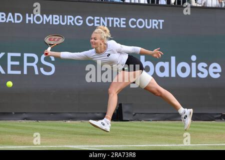 Bad Homburg, Allemagne. 01st juillet 2023. Tennis: WTA Tour, célibataires, femmes, finale, Bronzetti (ITA) - Siniakova (CZE). Katerina Siniakova en action. Credit: Jörg Halisch/dpa/Alamy Live News Banque D'Images