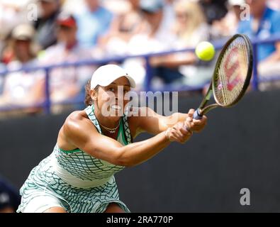 1st juillet 2023; Devonshire Park, Eastbourne, East Sussex, Angleterre: Rothesay International Eastbourne, jour 6, Madison Keys (Etats-Unis) joue un revers contre Daria Kasatkina dans la finale des femmes célibataires Banque D'Images