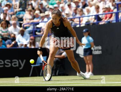 1st juillet 2023; Devonshire Park, Eastbourne, East Sussex, Angleterre: Rothesay International Eastbourne, jour 6, Daria Kasatkina joue un revers contre Madison Keys (Etats-Unis) dans la finale des femmes célibataires Banque D'Images