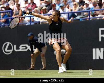 1st juillet 2023; Devonshire Park, Eastbourne, East Sussex, Angleterre: Rothesay International Eastbourne, jour 6, Daria Kasatkina joue un revers contre Madison Keys (Etats-Unis) dans la finale des femmes célibataires Banque D'Images