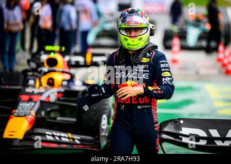 Spielberg, Autriche. 01st juillet 2023. Le pilote mexicain d'Oracle Red Bull Racing, Sergio Perez, s'occupe de la course Sprint du week-end du Grand Prix autrichien de F1. Le samedi du Grand Prix autrichien de F1 a été un jour de sprint. Les pilotes ont participé pendant la course Sprint Shootout pour établir la grille de la course Sprint. La course Sprint a été remportée par Max Verstappen de Red Bull, suivi de ses coéquipiers Segio Perez et Carlos Sainz, l'espagnol de Ferrare. Crédit : SOPA Images Limited/Alamy Live News Banque D'Images