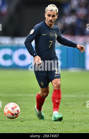 PARIS, FRANCE - JUIN 19 : Antoine Griezmann de France contrôle le ballon lors du match de qualification de l'euro 2024 entre la France et la Grèce Banque D'Images