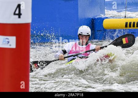 Cracovie, Pologne. 01st juillet 2023. Gabriel de Coster, athlète de slalom en canoë, photographié en action pendant les qualifications de l'épreuve de cross de slalom en kayak de canoë aux Jeux européens de Cracovie, Pologne, le samedi 01 juillet 2023. Les Jeux européens de 3rd, officieusement connus sous le nom de Cracovie-Malopolska 2023, sont des manifestations sportives internationales prévues du 21 juin au 02 juillet 2023 à Cracovie et à Malopolska, en Pologne. BELGA PHOTO TEAM BELGIQUE crédit: Belga News Agency/Alay Live News Banque D'Images