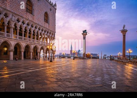 Venise, Italie au Grand Canal le matin. Banque D'Images