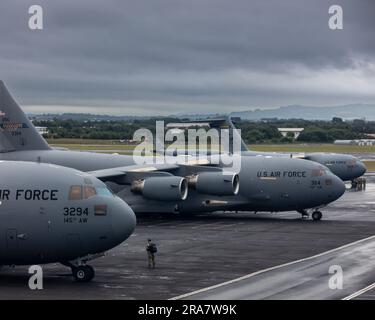 USAF C17 Globemaster IIIs à Prestwick International près de Glasgow, exploité par les unités de la Garde nationale aérienne 145th et 172nd. Banque D'Images