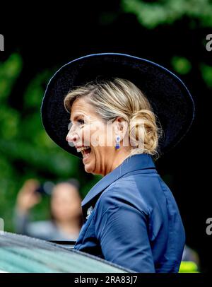 Amsterdam, Niederlande. 01st juillet 2023. La reine Maxima des pays-Bas part à l'Oosterpark d'Amsterdam, sur 01 juillet 2023, après avoir assisté à Ketikoti (commémoration nationale du passé de l'esclavage hollandais), le roi prononce un discours et présente ses excuses : Albert Nieboer/Netherlands OUT/point de vue OUT/dpa/Alay Live News Banque D'Images