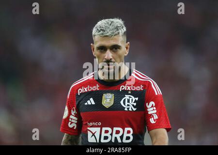 1st juillet 2023: Stade Maracana, Rio de Janeiro, Brésil: Campeonato Brasileiro football, Flamengo versus Fortaleza; Giorgian de Arrascaeta de Flamengo crédit: Action plus Sports Images/Alamy Live News Banque D'Images