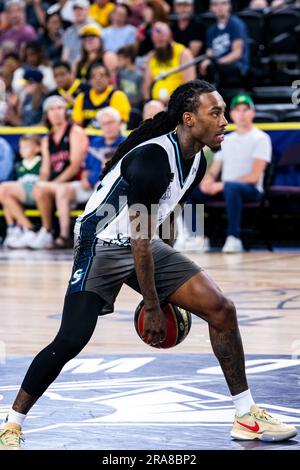 Edmonton, Canada. 29th juin 2023. Scaborough's (12) Cat Barber(G) monte sur le terrain dans leur victoire sur les Edmonton Stingers en 2023 CEBL. Score final; Scarborough Shooting Stars 91:89 Edmonton Stingers Credit: SOPA Images Limited/Alay Live News Banque D'Images