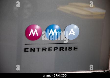 annecy , France - 06 16 2023 : mma entreprise Office Français de mutuelles texte et logo de la marque sur le mur de l'agence Banque D'Images