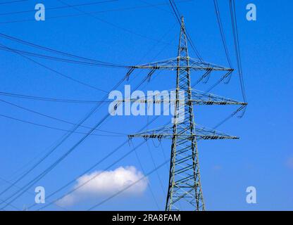 Pylônes électriques, lignes électriques Banque D'Images