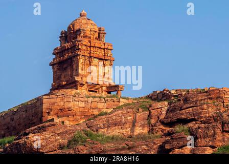 Le temple de Shivalaya inférieur dans le nord de fort à Badami, Karnataka, Inde du Sud, Inde, Asie Banque D'Images