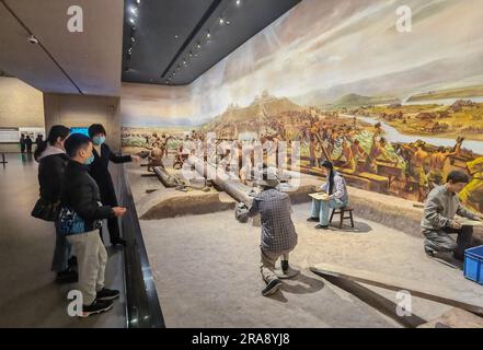 Pékin, province chinoise de Zhejiang. 4th mars 2023. Les gens visitent le musée Liangzhu dans le district de Yuhang, capitale de la province de Zhejiang en Chine orientale, 4 mars 2023. Credit: Xu Yu/Xinhua/Alay Live News Banque D'Images