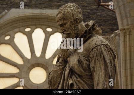 Ambroise paré, chirurgien et anatomiste français, sculpté par David d'Angers déqueues de la statue. Banque D'Images