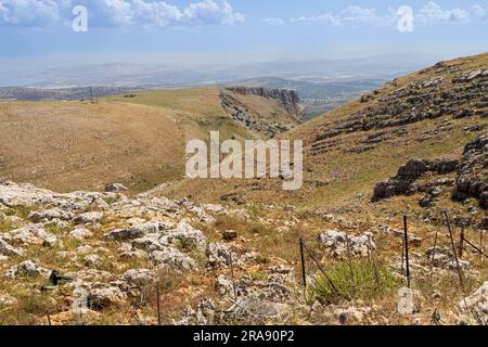 Vue panoramique au coucher du soleil sur la mer de Galilée depuis les hauteurs du Golan, dans le nord d'Israël Banque D'Images