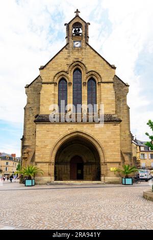 La collégiale Saint-Martin de Brive est une ancienne collégiale située à Brive-la-Gaillarde en Corrèze, place Charles de Gaulle. France. Banque D'Images