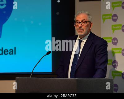 Photo du dossier datée du 03/04/19 de l'ancien chef de la fonction publique Lord Bob Kerslake, prenant la parole lors d'une conférence de presse du vote du peuple à l'institution des ingénieurs civils de Londres. M. Kerslake, 68 ans, est décédé samedi après « une courte bataille contre le cancer », a déclaré dans un message sur les médias sociaux sa sœur « ébatée », Ros Kerslake, dimanche matin. Date de publication : dimanche 2 juillet 2023. Banque D'Images