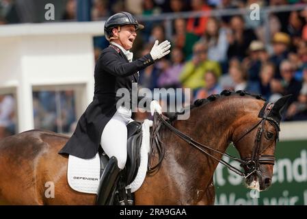 Aix-la-Chapelle, Allemagne. 02nd juillet 2023. Sports équestres, dressage, CHIO, Grand Prix d'Aix-la-Chapelle. Isabell Werth d'Allemagne sur le cheval DSP Quantaz est heureux. Credit: Uwe Anspach/dpa/Alamy Live News Banque D'Images