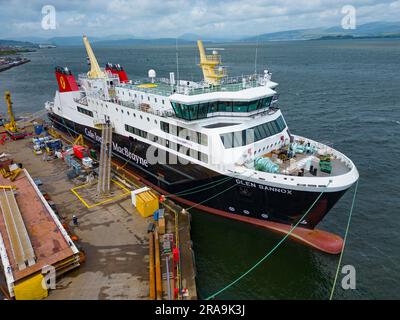 Les dernières vues aériennes du traversier de passagers MV Glen Sannox en cours de construction au chantier maritime Ferguson à Port Glasgow. Écosse, Royaume-Uni Banque D'Images