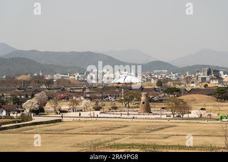 Cheomseongdae Park au printemps à Gyeongju, Corée du Sud Banque D'Images