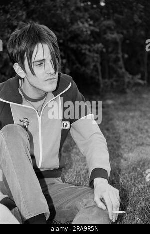 Johnny Dean du groupe Britpop vêtements pour hommes à l'Université Glamorgan au pays de Galles, Royaume-Uni, le 4 mai 1995. Photo : Rob Watkins Banque D'Images