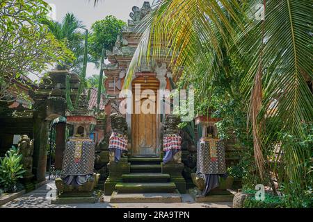 Pura Taman Saraswati, également connu sous le nom de Palais de l'eau d'Ubud, est un temple hindou balinais situé à Ubud, Bali, Indonésie. Dédié à la déesse Sarasvati Banque D'Images