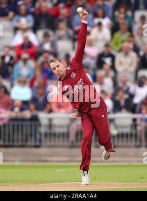 Tom Hartley de Lancashire Lightning se lance dans le match de Vitality Blast T20 au terrain de cricket Emirates Old Trafford, Lancashire. Date de la photo: Dimanche 2 juillet 2023. Banque D'Images