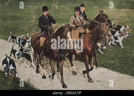 Une rencontre des Whaddon Chase Foxhounds à Wing, près de Leighton Buzzard montrant Mme Selby Lowndes agissant comme Maître en l'absence de son mari, le major Selby Lowndes. Date: 1915 Banque D'Images