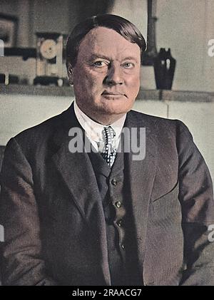 Alfred Harmsworth, Lord Northcliffe (1865 - 1922), propriétaire de journaux britanniques, photographié à l'heure où il s'est rendu en Amérique en tant que chef de la Mission de guerre commerciale britannique en 1917, où il avait pour tâche de coordonner les organisations britanniques déjà établies là-bas. Date: 1917 Banque D'Images